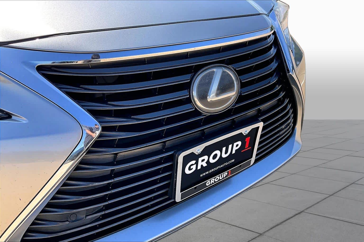 2017 Lexus ES 350 photo 29 of 36