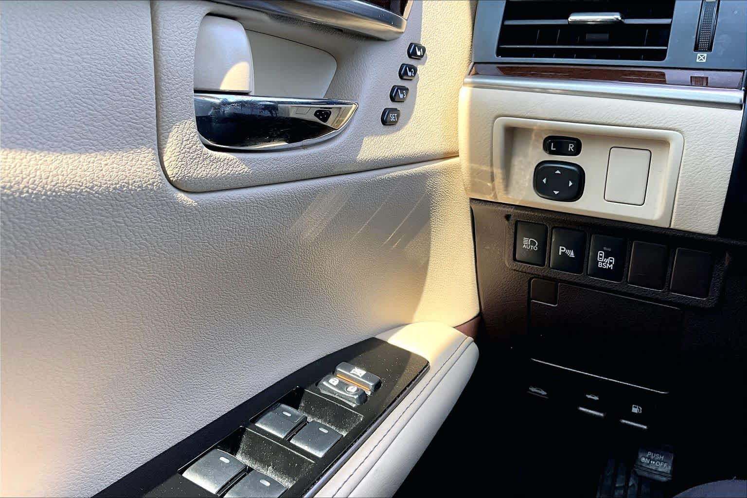 2017 Lexus ES 350 photo 35 of 36