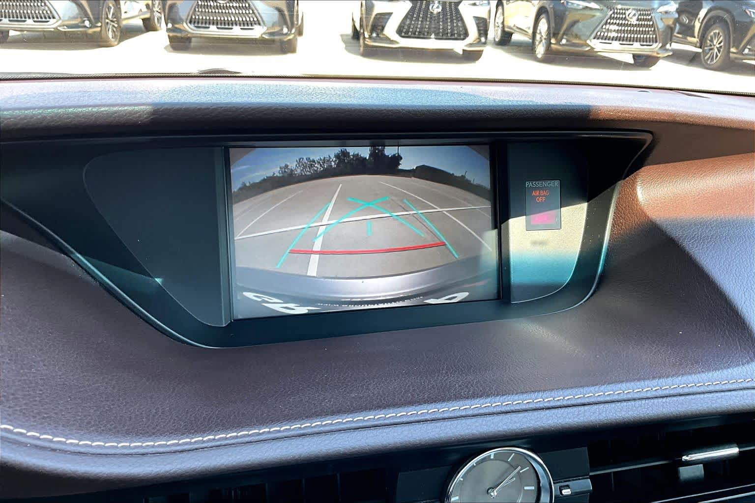 2017 Lexus ES 350 photo 26 of 36