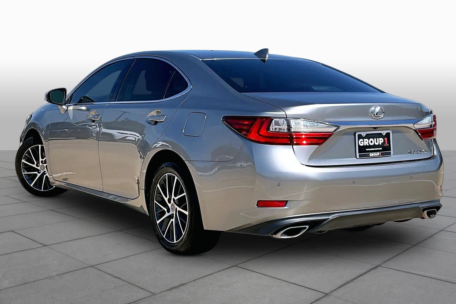 2017 Lexus ES 350 photo 11 of 36