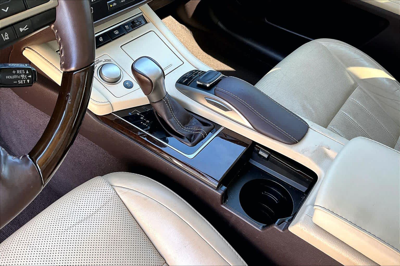 2017 Lexus ES 350 photo 16 of 36