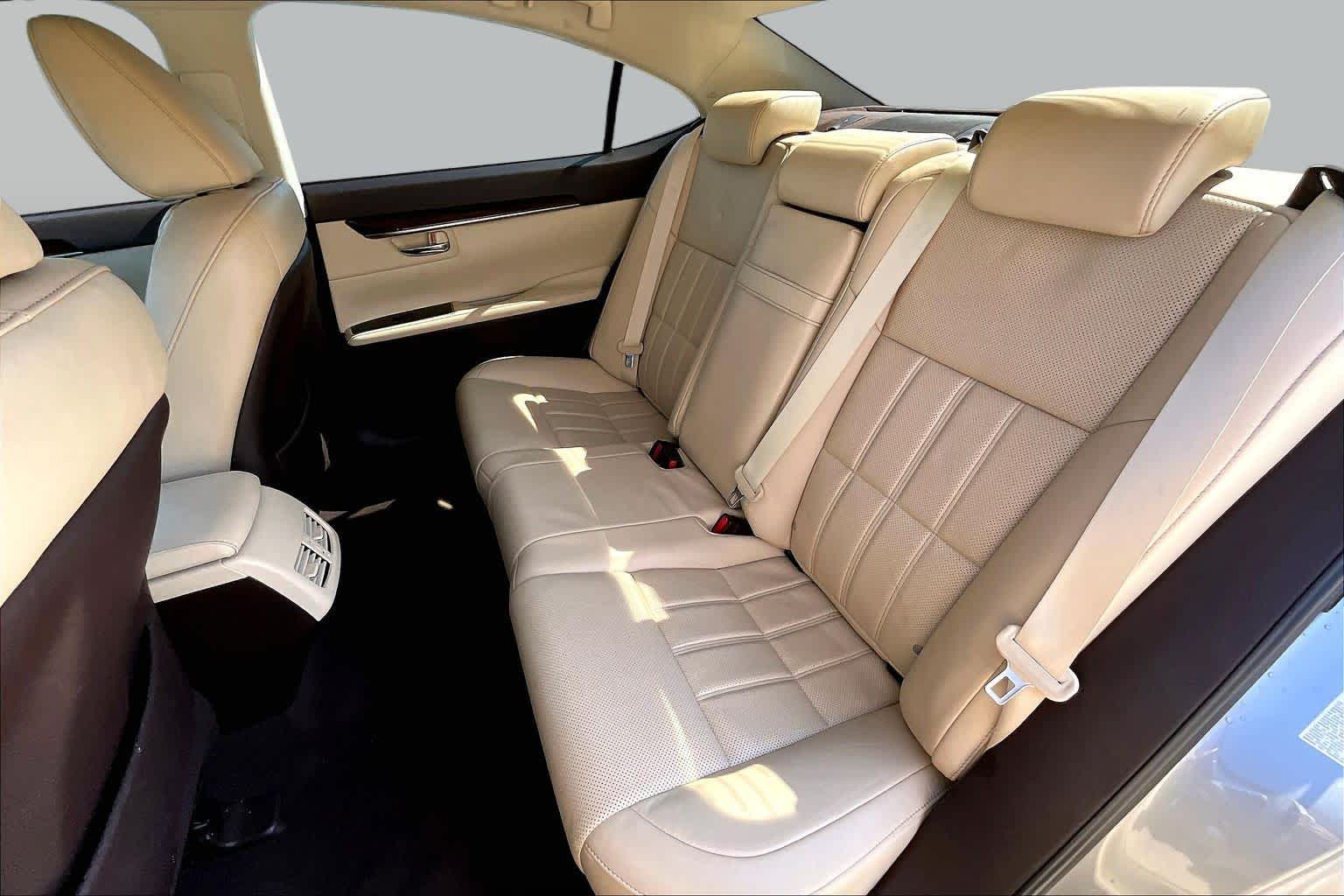 2017 Lexus ES 350 photo 20 of 36