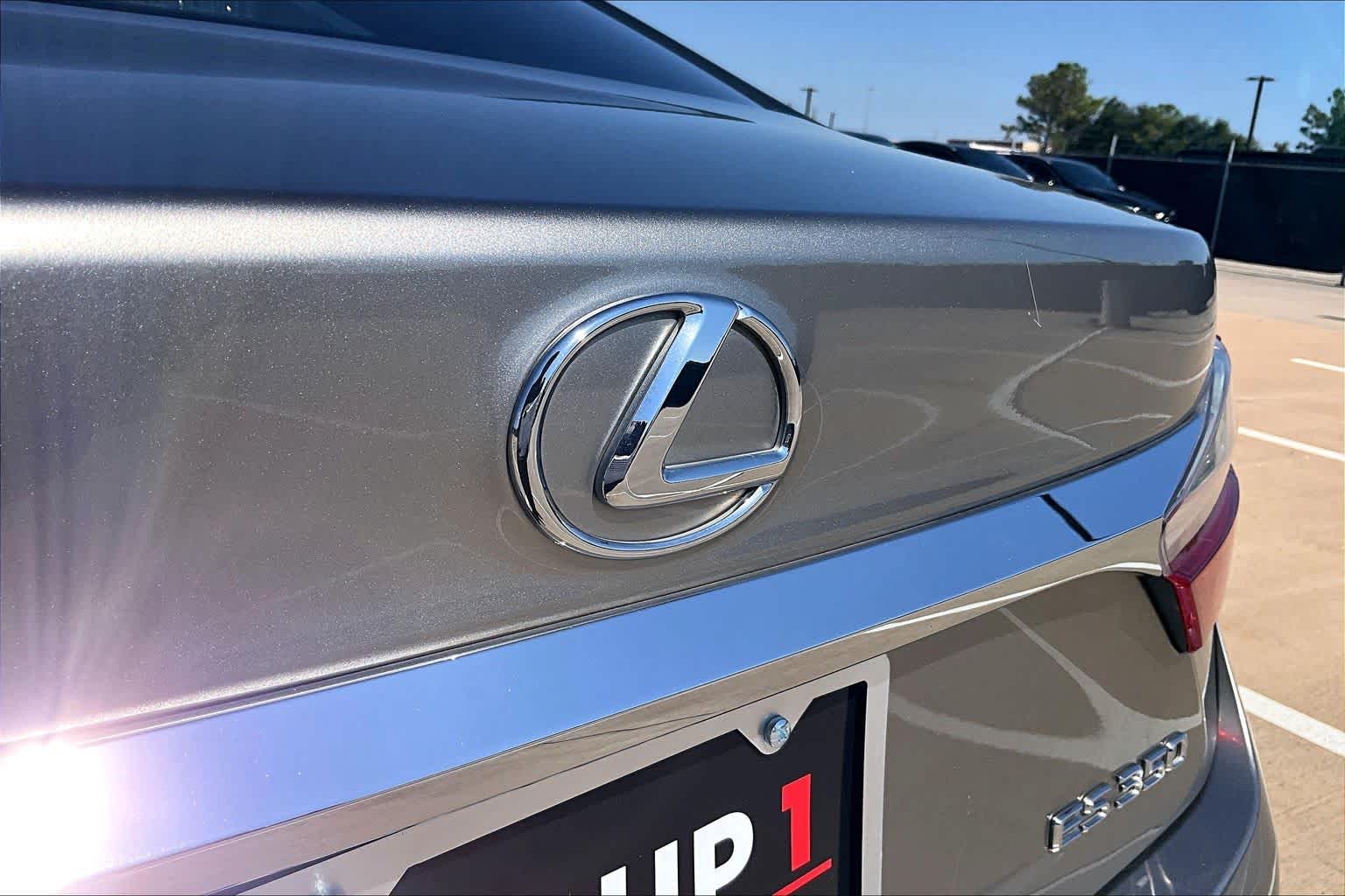 2017 Lexus ES 350 photo 30 of 36