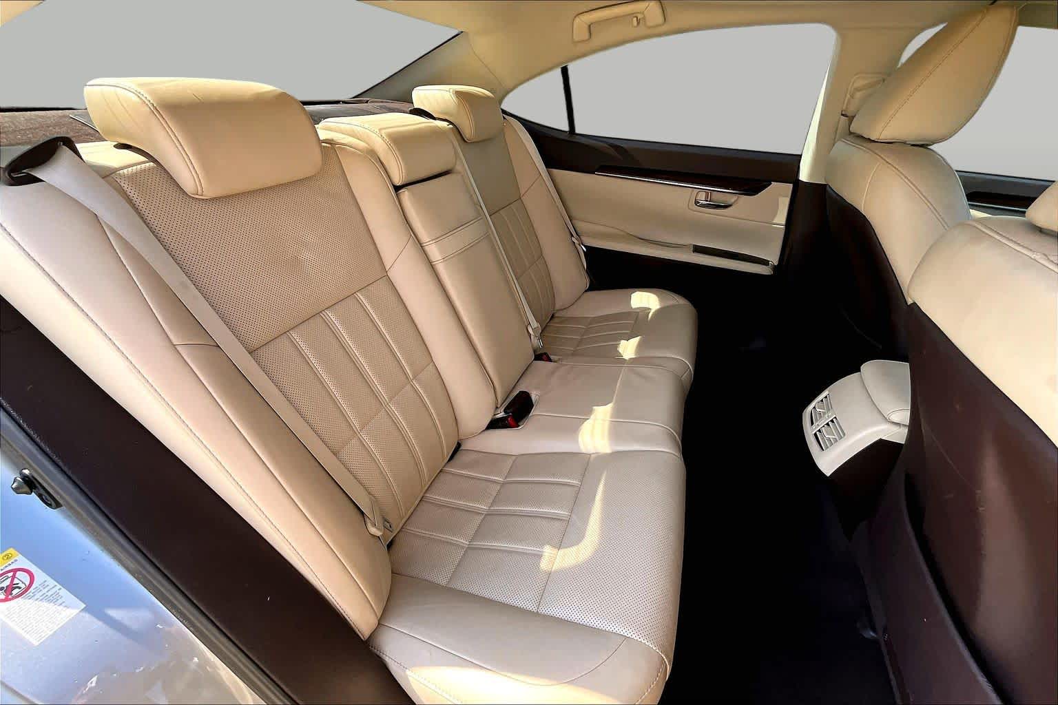 2017 Lexus ES 350 photo 19 of 36
