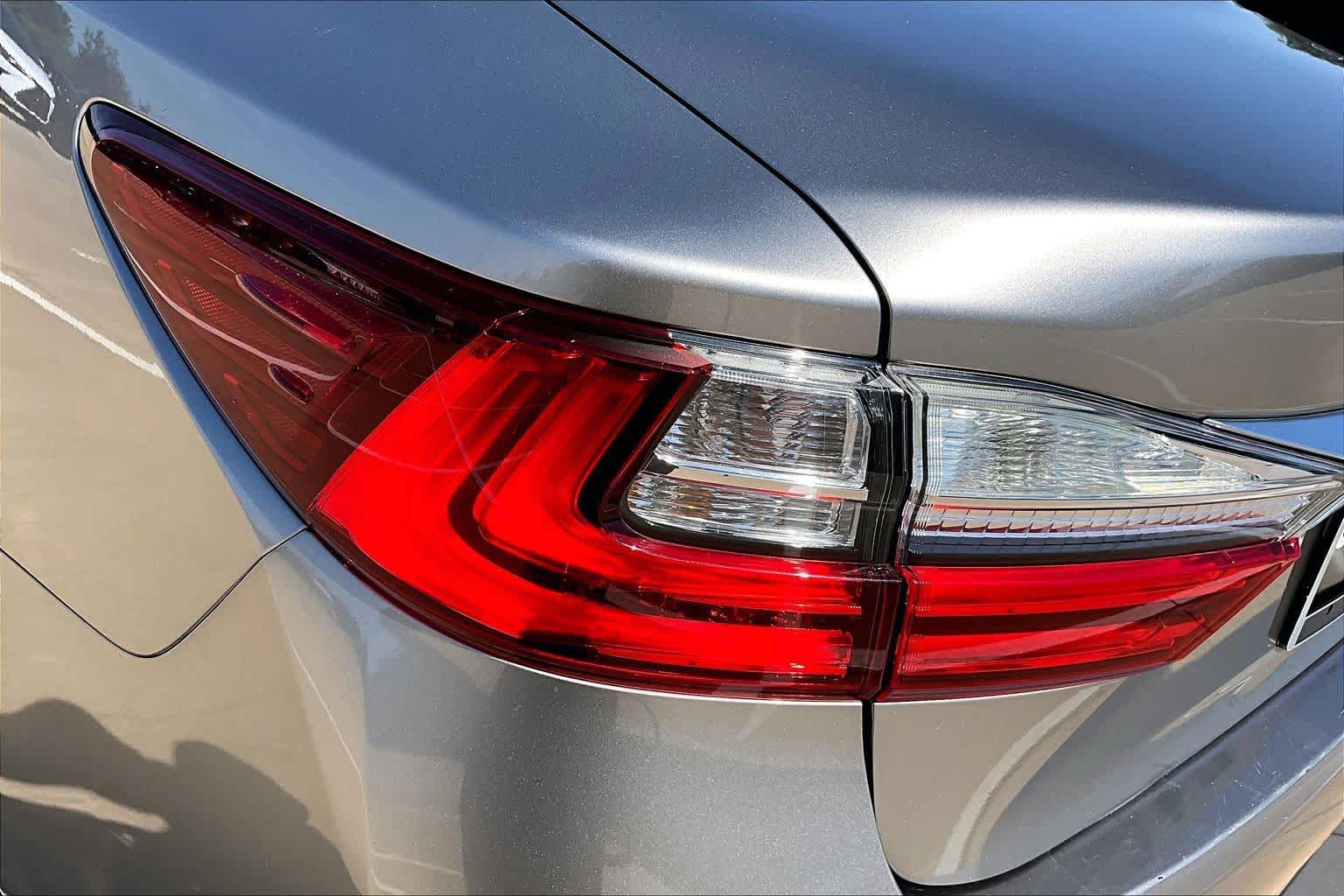 2017 Lexus ES 350 photo 28 of 36