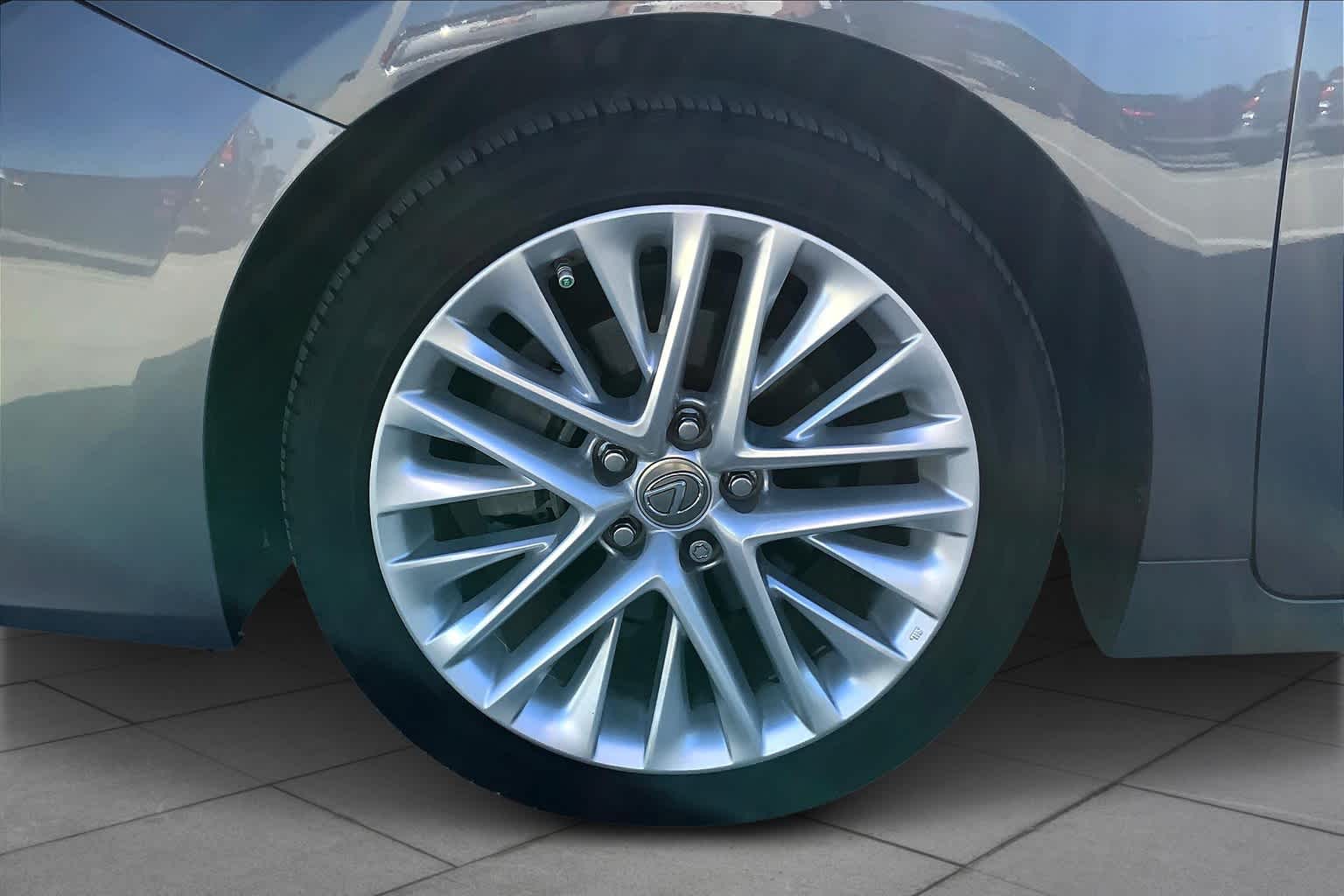 2018 Lexus ES  Nebula Gray Pearl at Mercedes-Benz of Houston North