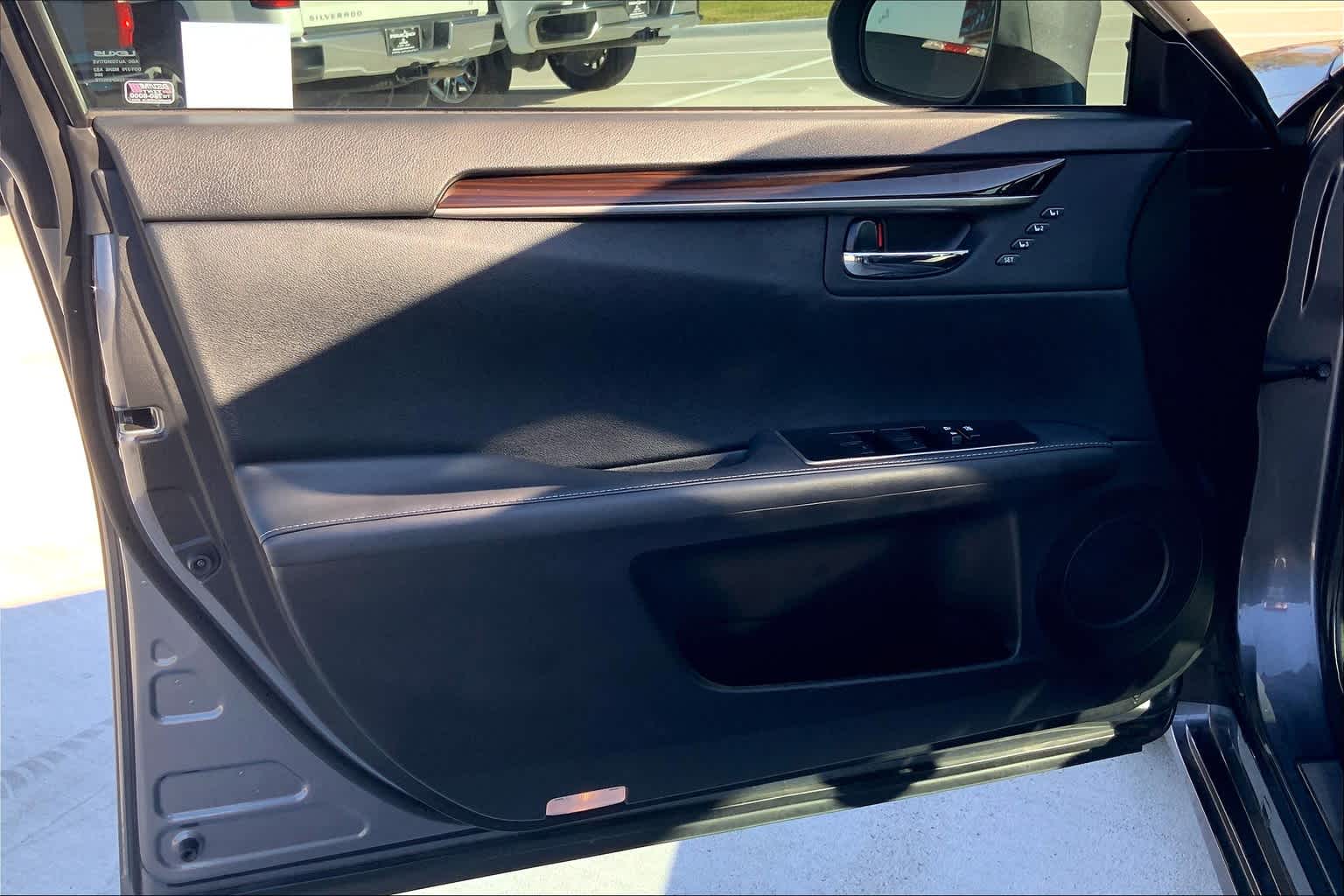 2018 Lexus ES  Nebula Gray Pearl at Mercedes-Benz of Houston North