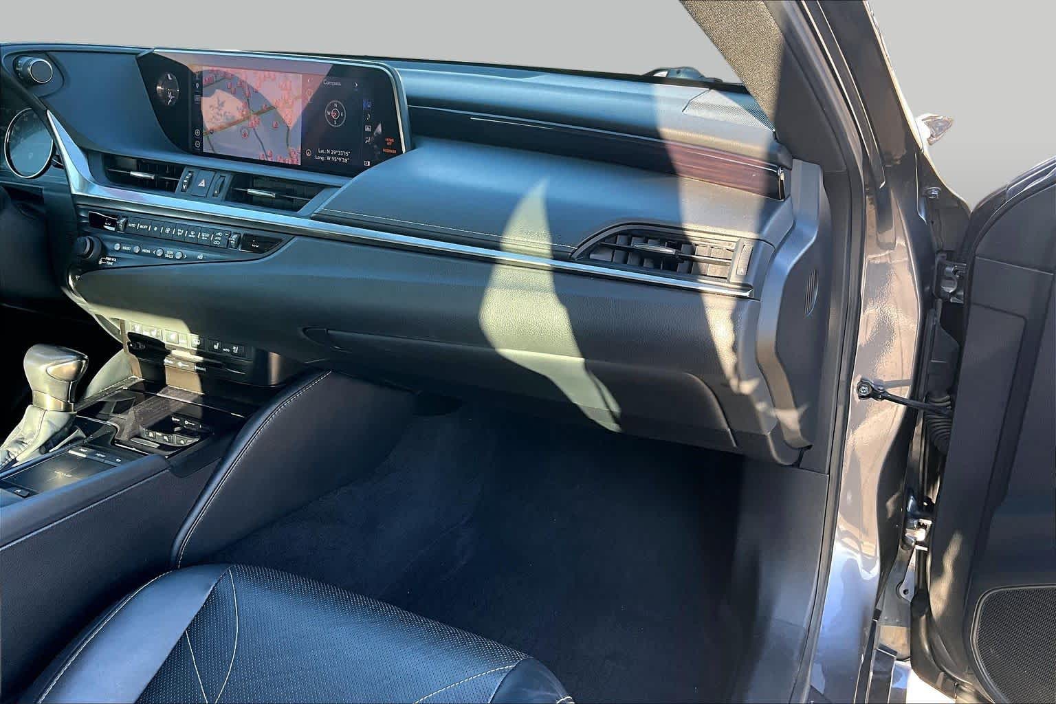 2019 Lexus ES 350 photo 19 of 37