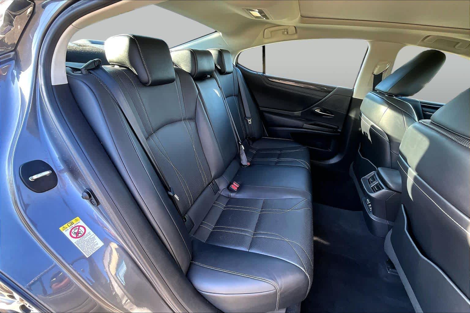 2019 Lexus ES 350 photo 20 of 37