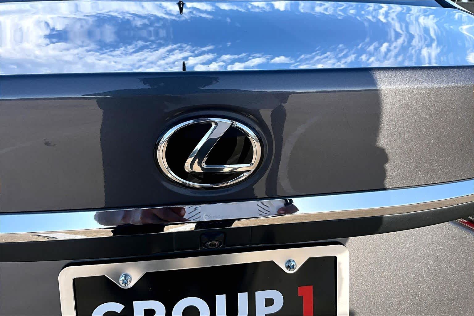 2019 Lexus ES 350 photo 31 of 37
