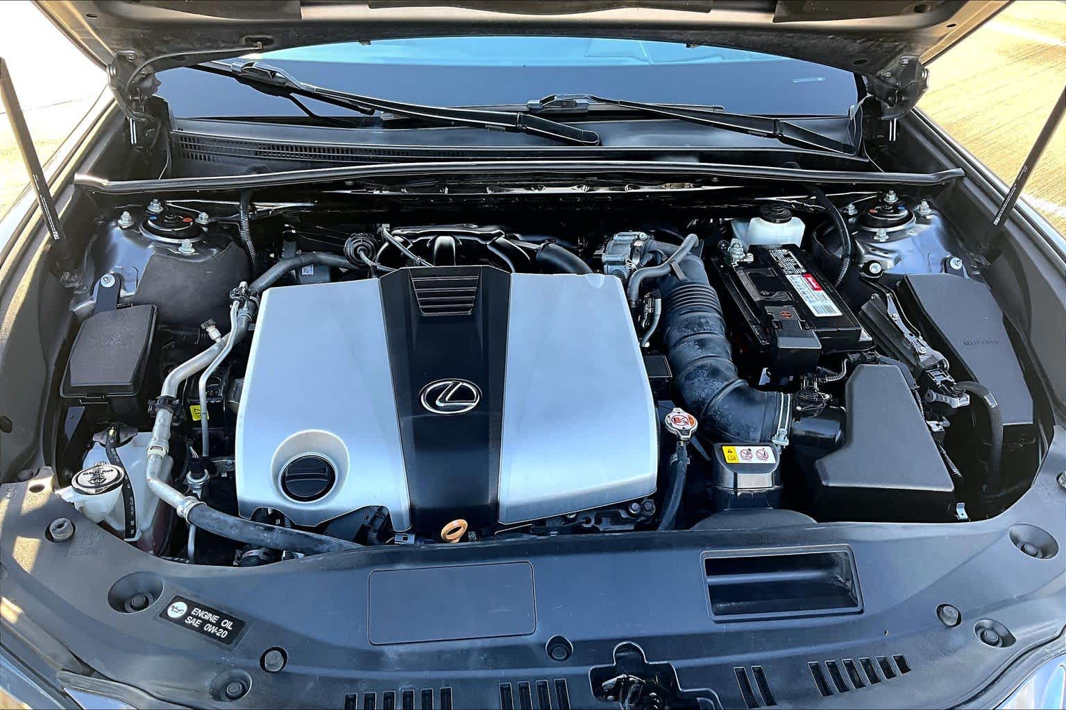2019 Lexus ES 350 photo 32 of 37