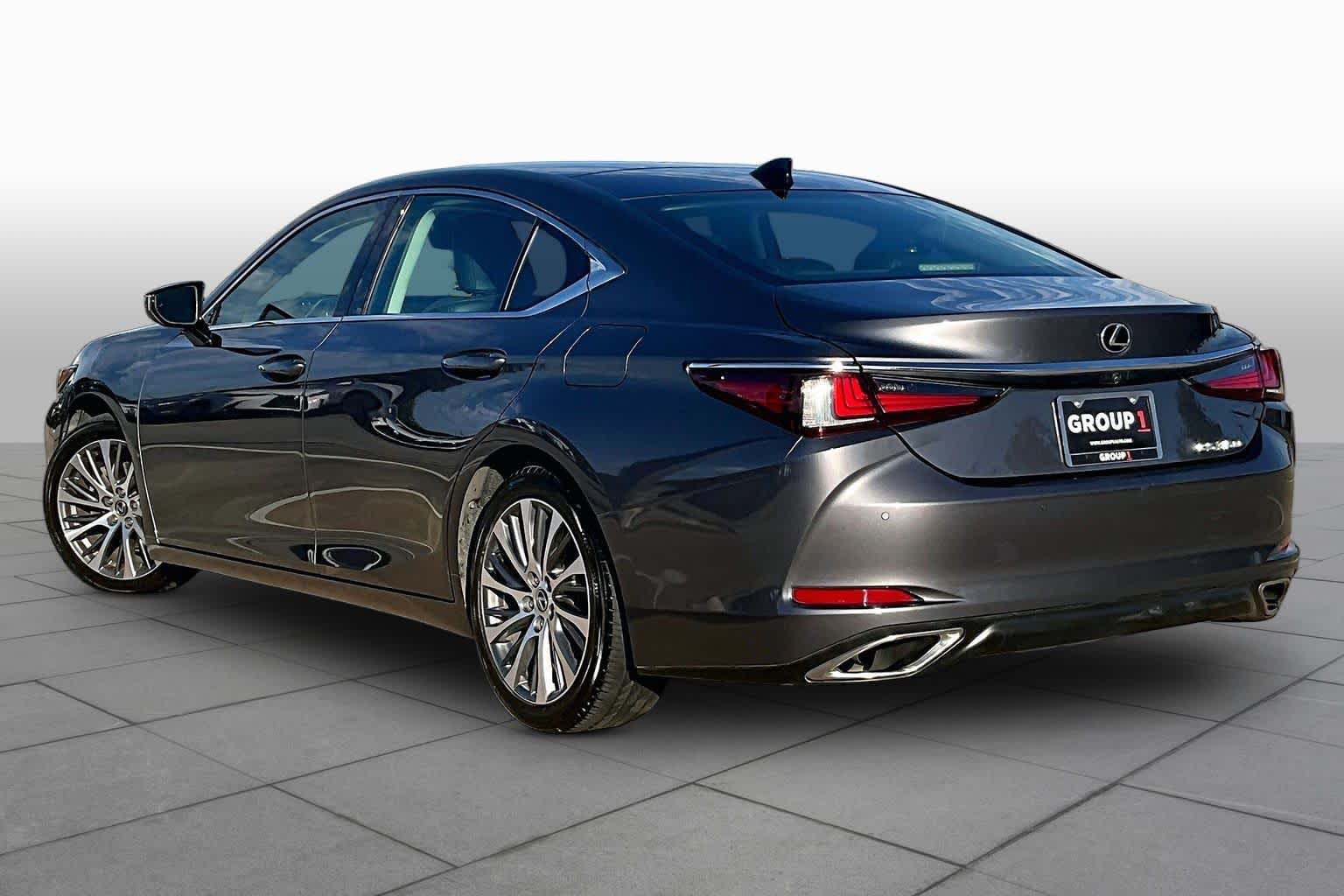 2019 Lexus ES 350 photo 12 of 37