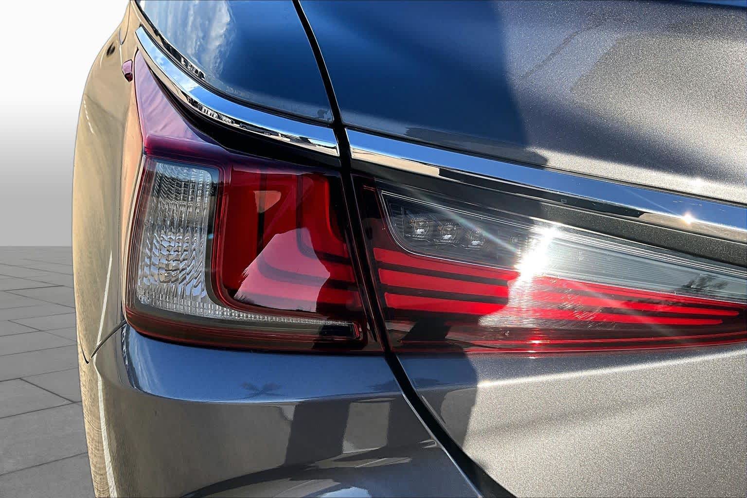 2019 Lexus ES 350 photo 29 of 37