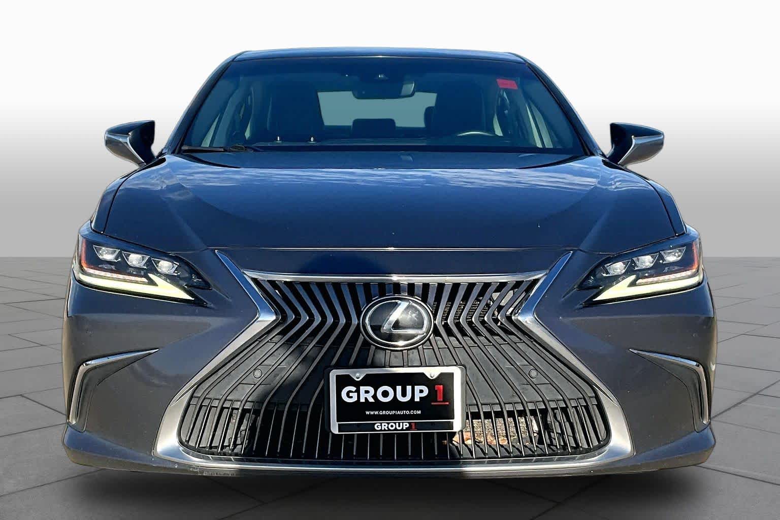 2019 Lexus ES 350 photo 4 of 37