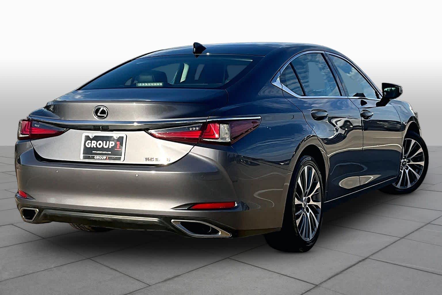 2019 Lexus ES 350 photo 13 of 37