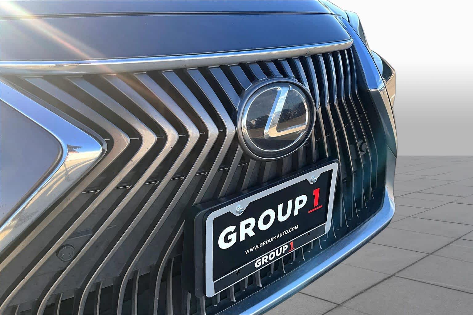 2019 Lexus ES 350 photo 30 of 37