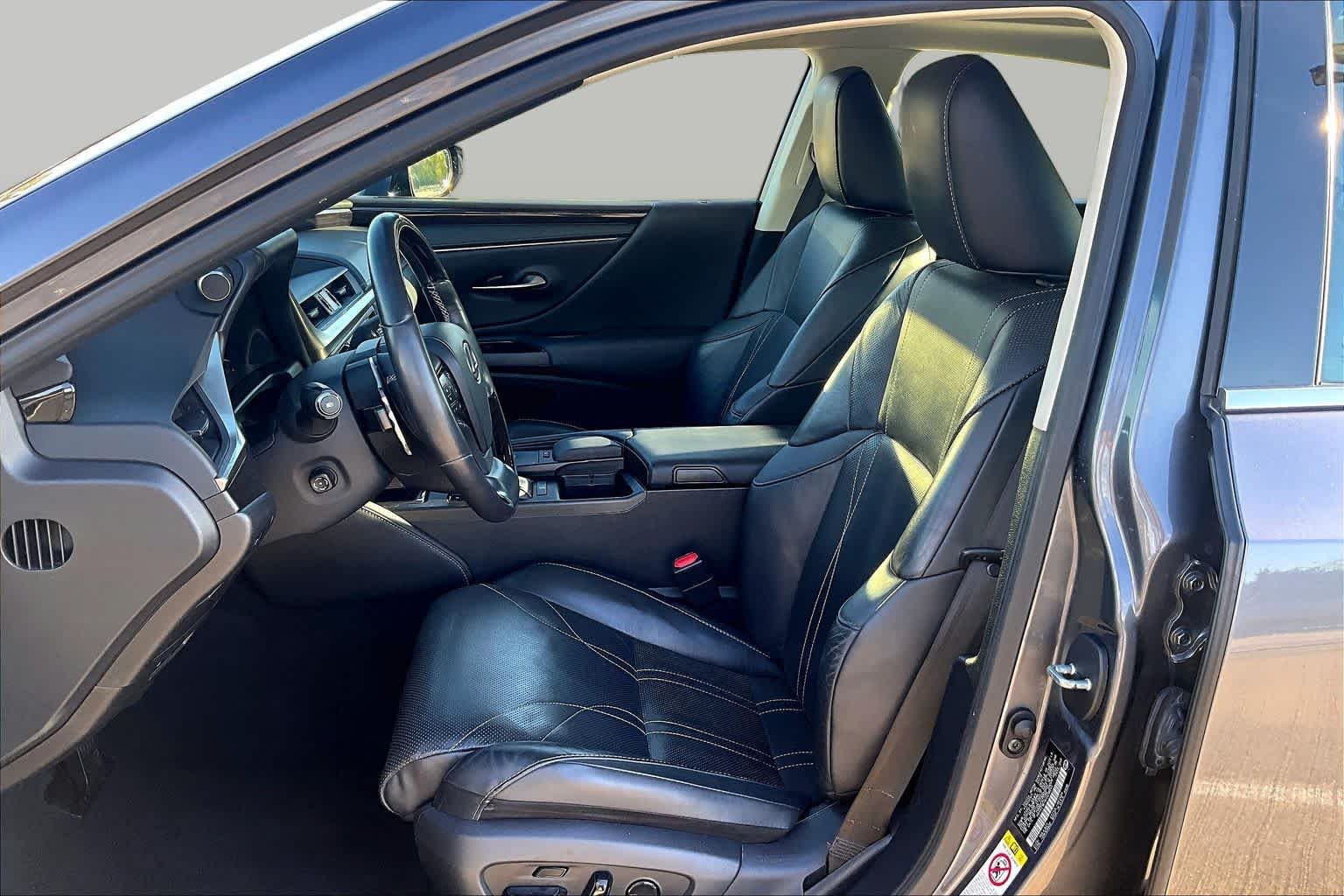 2019 Lexus ES 350 photo 8 of 37