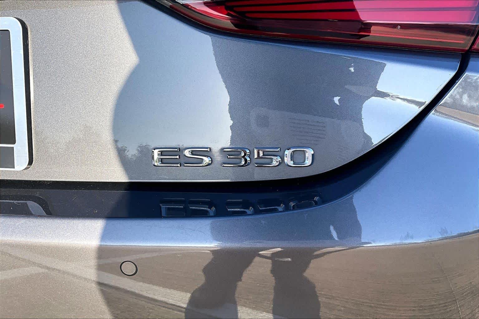 2019 Lexus ES 350 photo 10 of 37