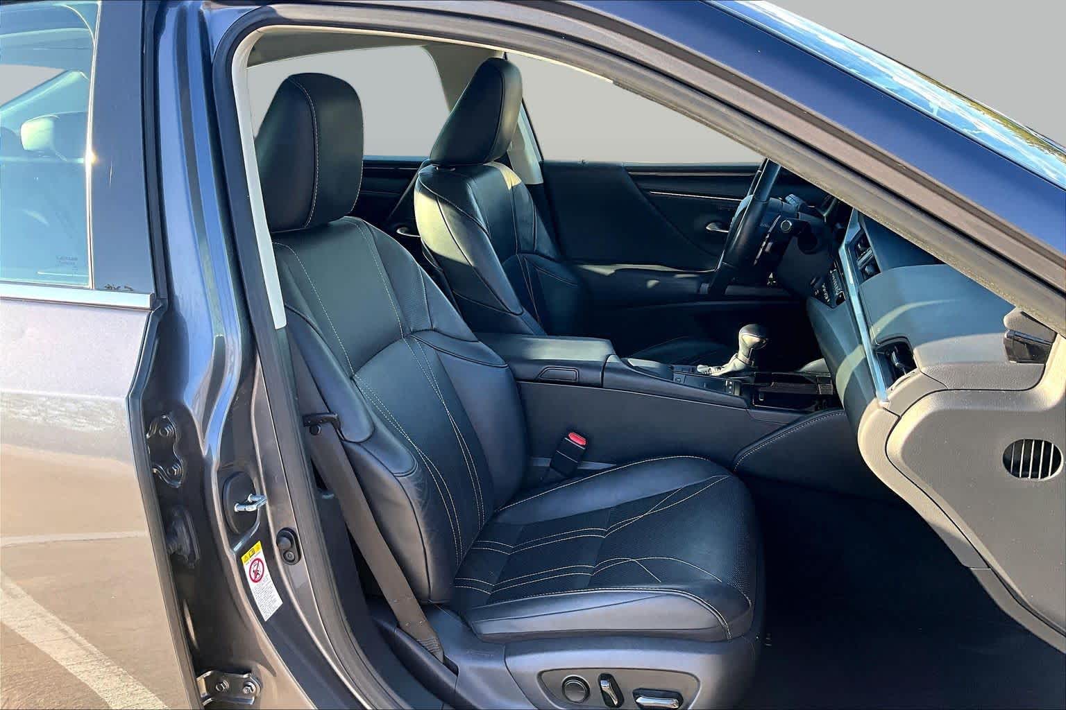 2019 Lexus ES 350 photo 9 of 37