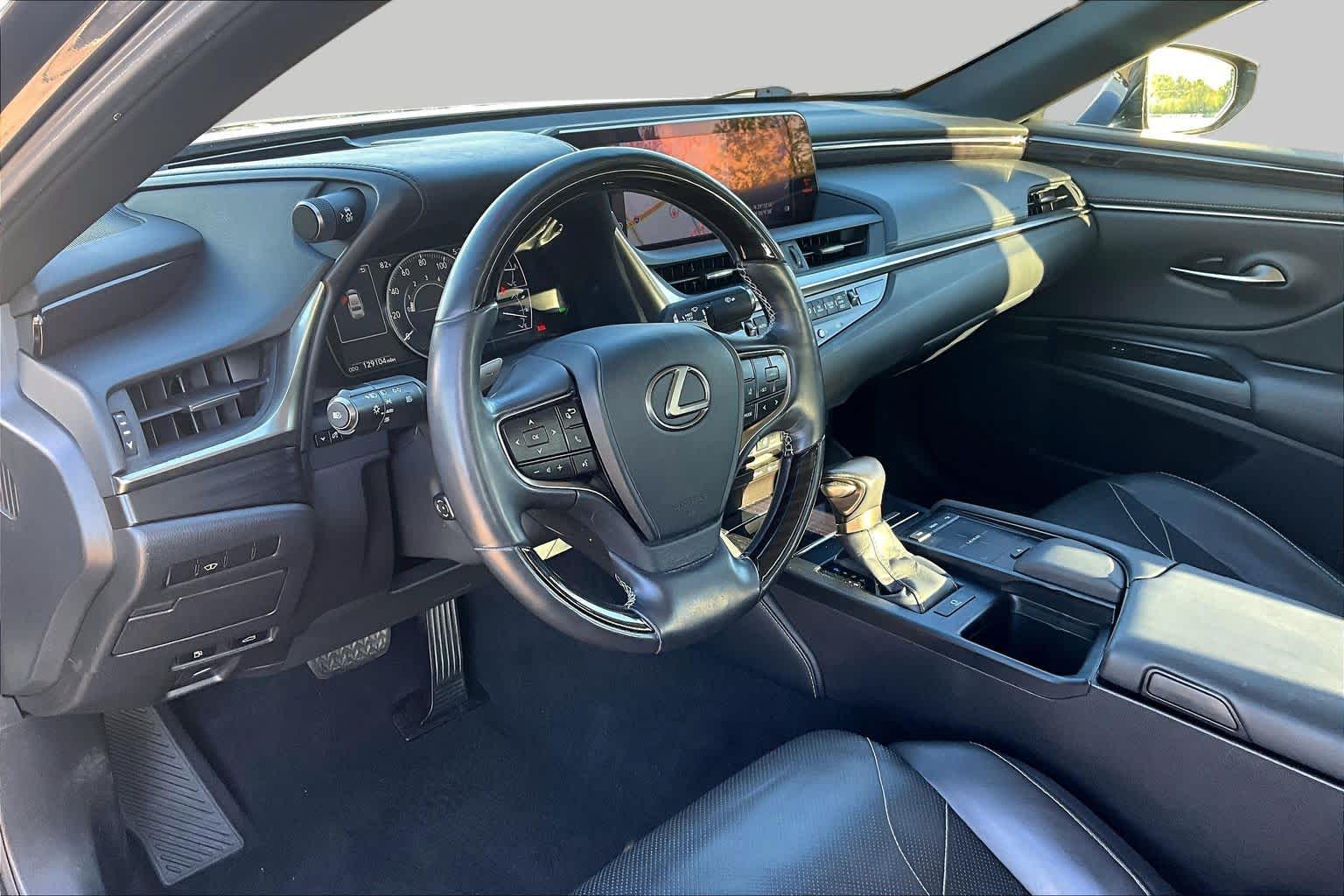 2019 Lexus ES 350 photo 18 of 37
