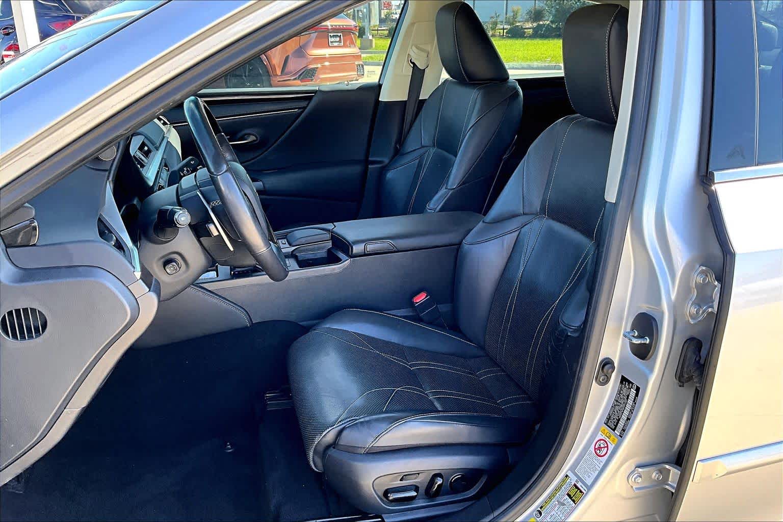 2019 Lexus ES Luxury  Silver Lining Metallic at Honda of Clear Lake
