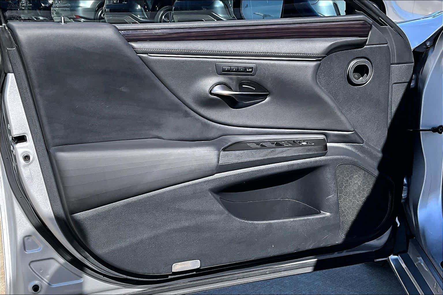 2019 Lexus ES Luxury  Silver Lining Metallic at Honda of Clear Lake