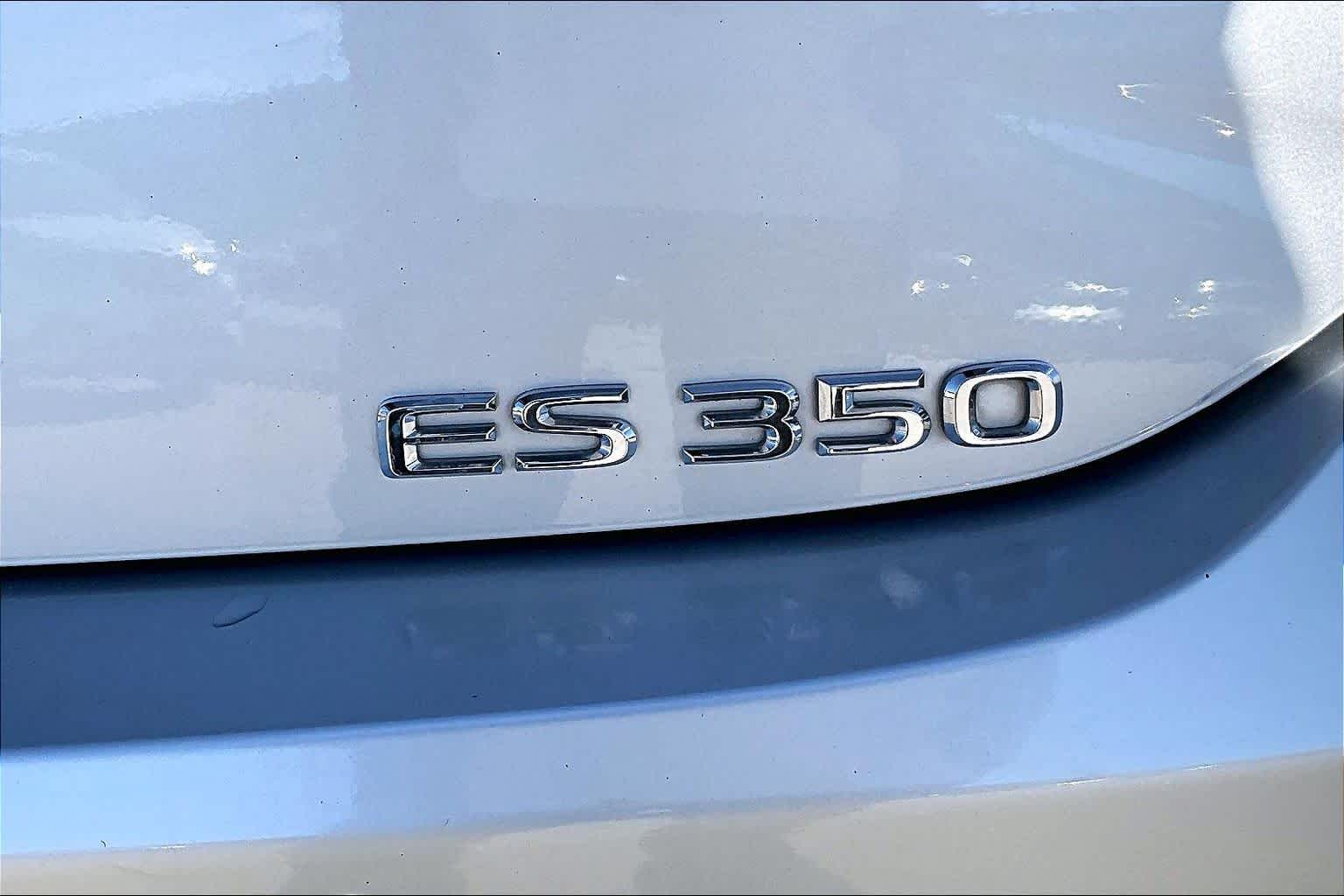 2019 Lexus ES Luxury  Silver Lining Metallic at Honda of Clear Lake