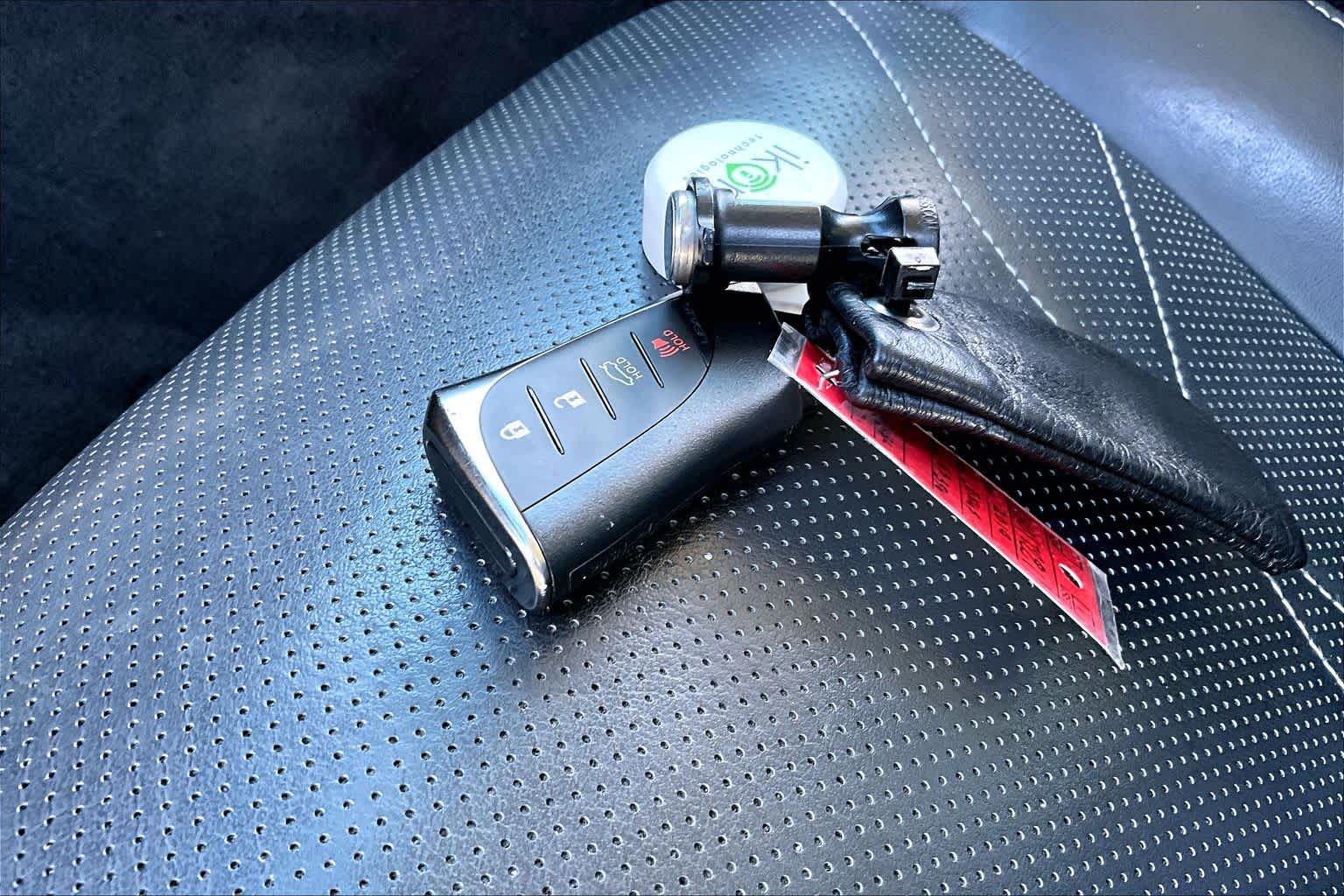 2019 Lexus ES Luxury  Silver Lining Metallic at Honda of Clear Lake