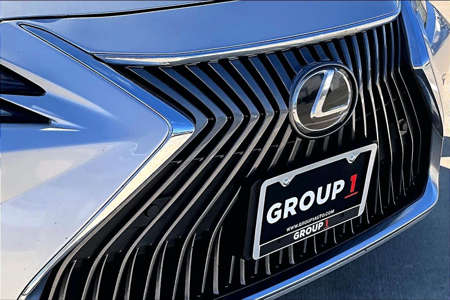 2019 Lexus ES Luxury  Silver Lining Metallic at Honda of Clear Lake