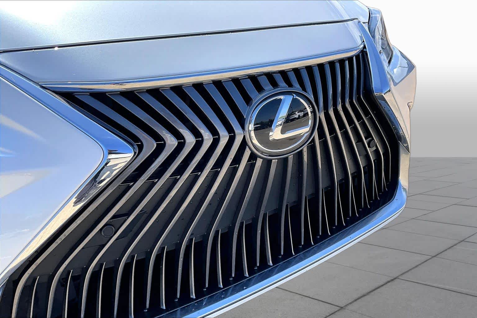 2019 Lexus ES 350  Eminent White Pearl at Lexus of Clear Lake