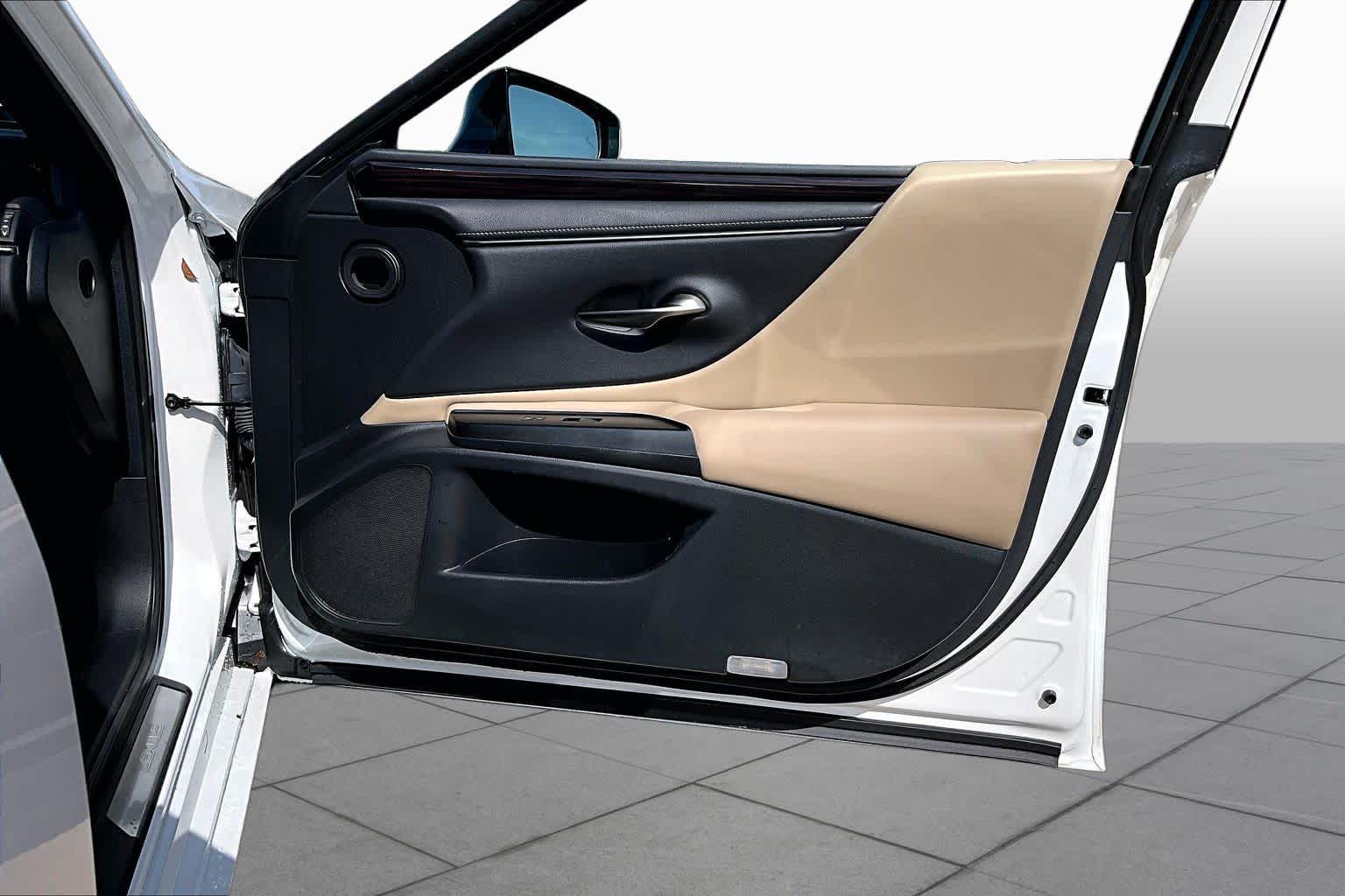 2019 Lexus ES 350  Eminent White Pearl at Lexus of Clear Lake