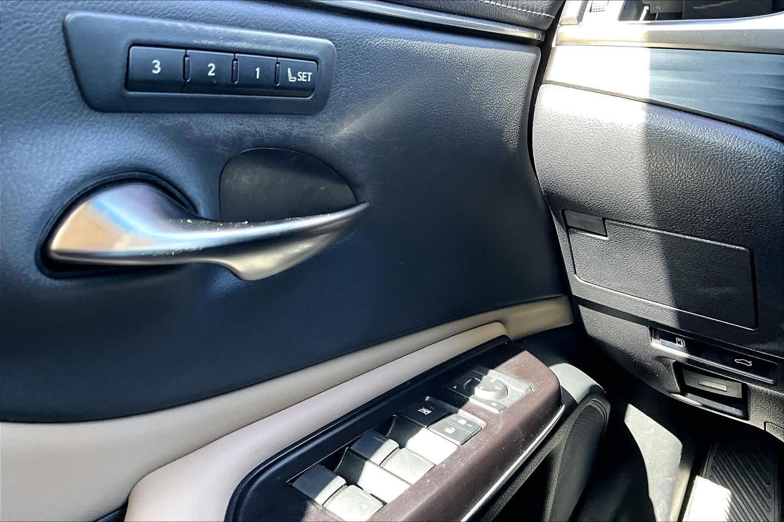 2019 Lexus ES 350  Eminent White Pearl at Lexus of Clear Lake
