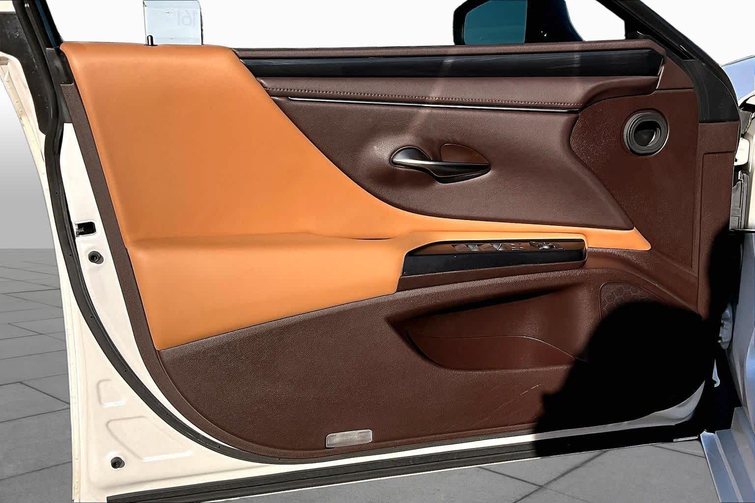 2020 Lexus ES 350 photo 20 of 35