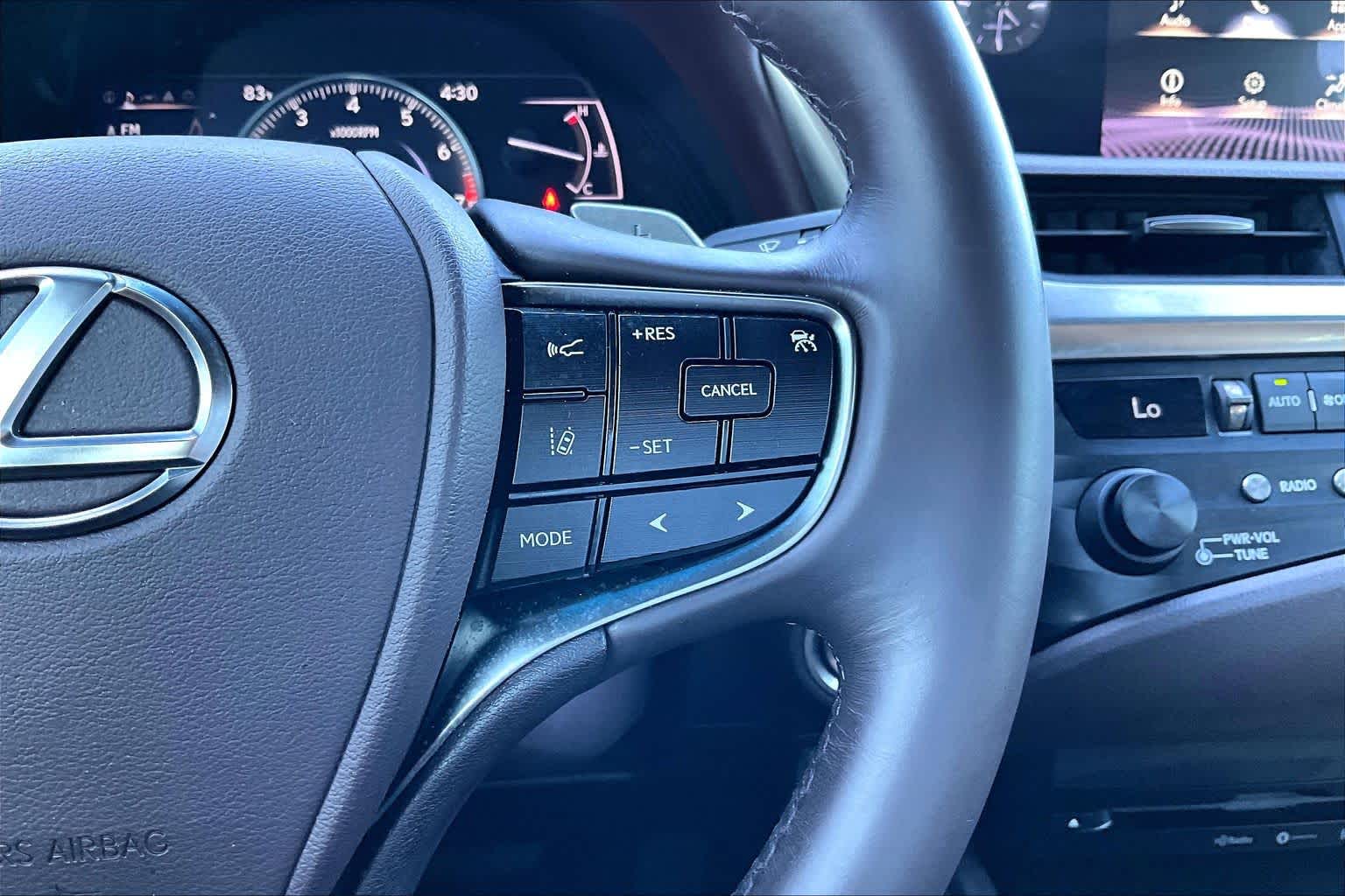 2020 Lexus ES 350 photo 23 of 35