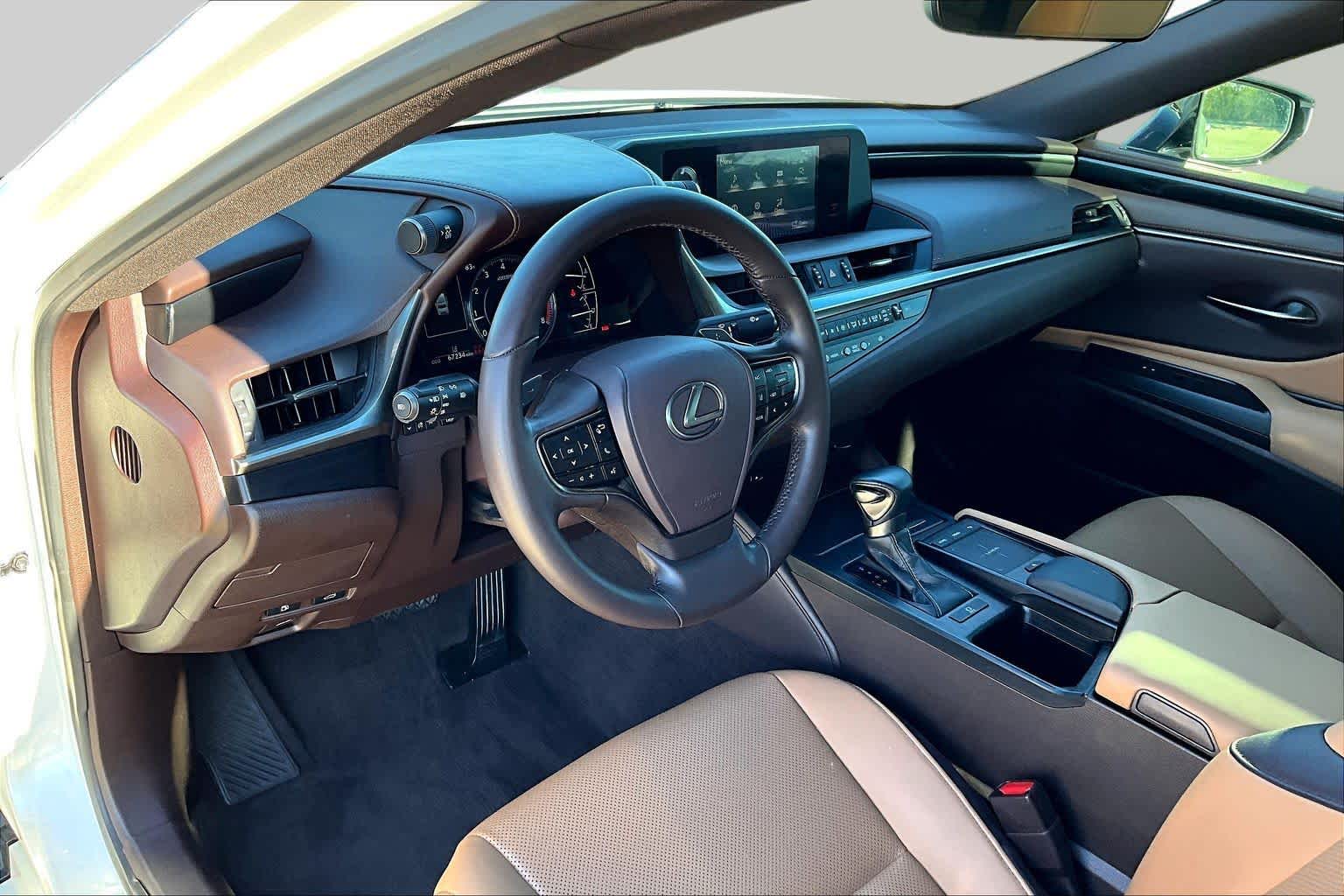 2020 Lexus ES 350 photo 16 of 35