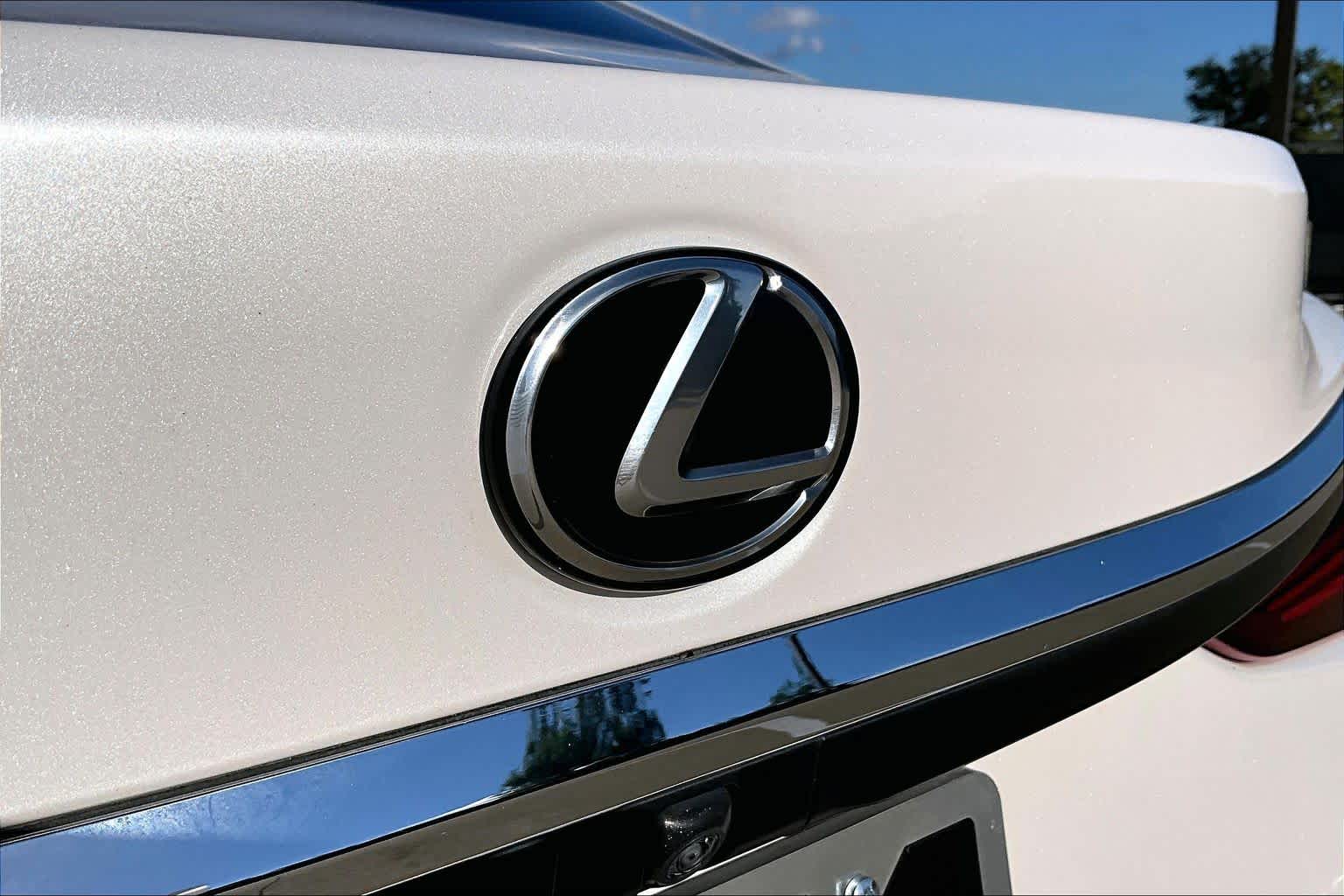 2020 Lexus ES 350 photo 29 of 35
