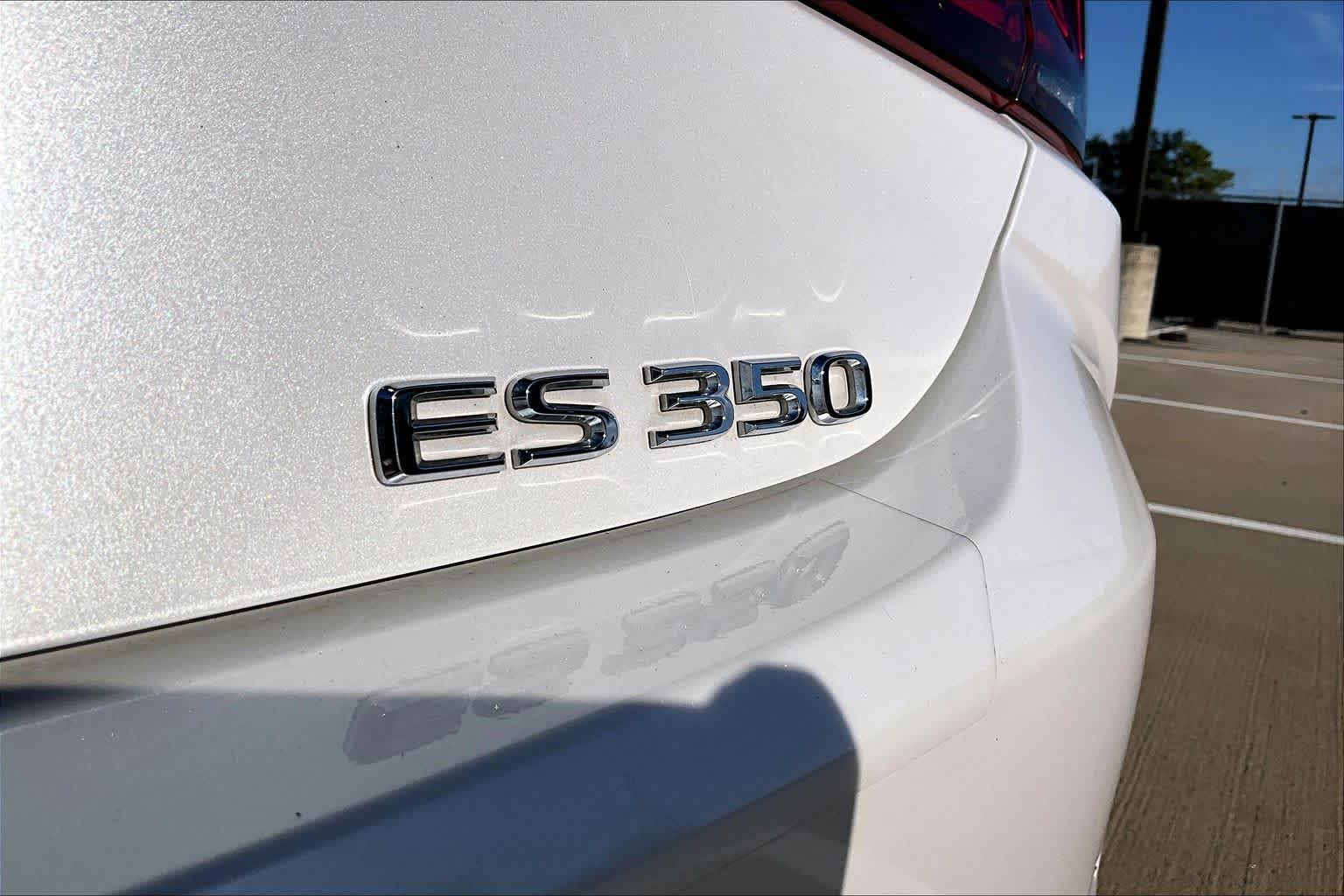 2020 Lexus ES 350 photo 9 of 35
