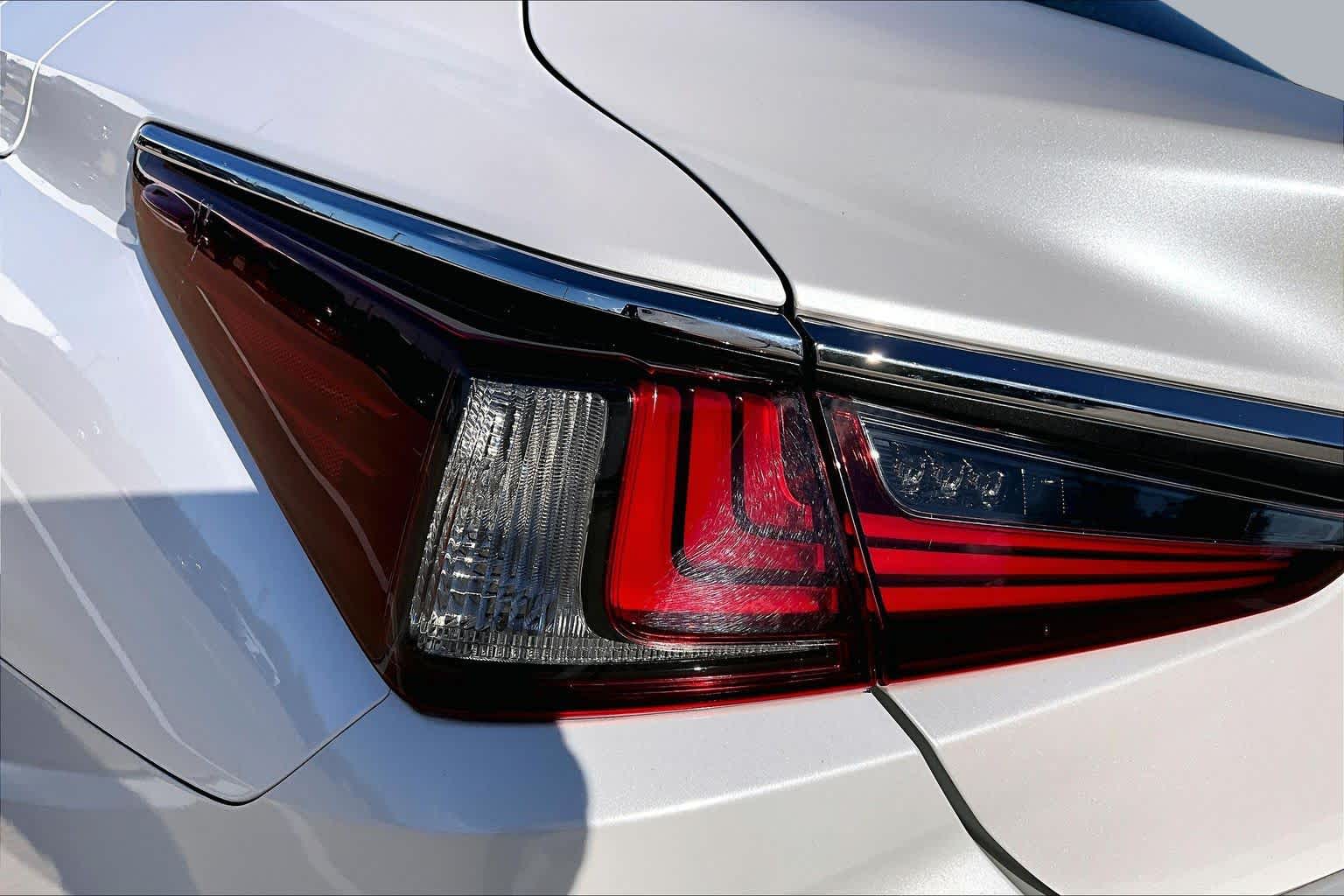 2020 Lexus ES 350 photo 27 of 35