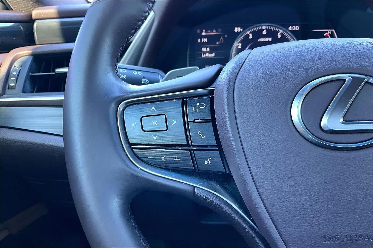 2020 Lexus ES 350 photo 22 of 35