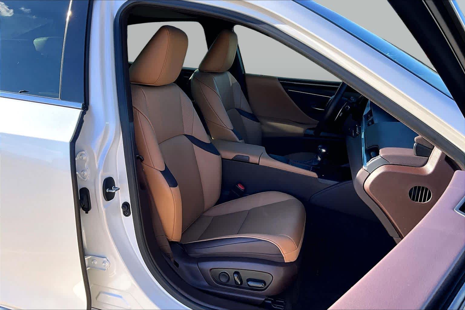 2020 Lexus ES 350 photo 8 of 35