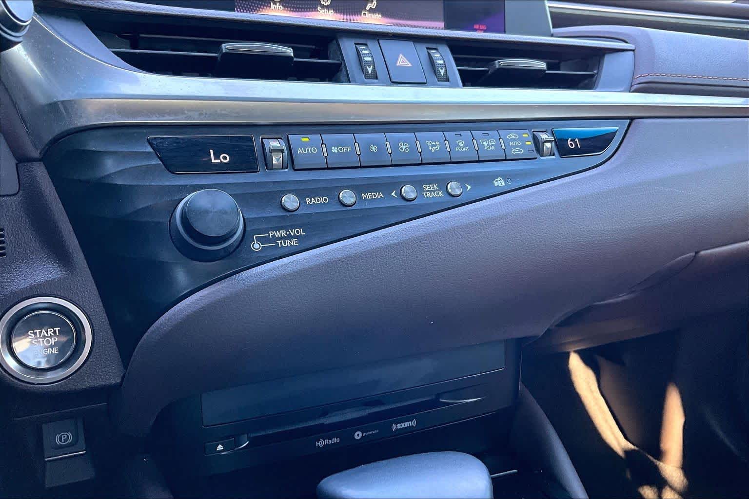 2020 Lexus ES 350 photo 33 of 35