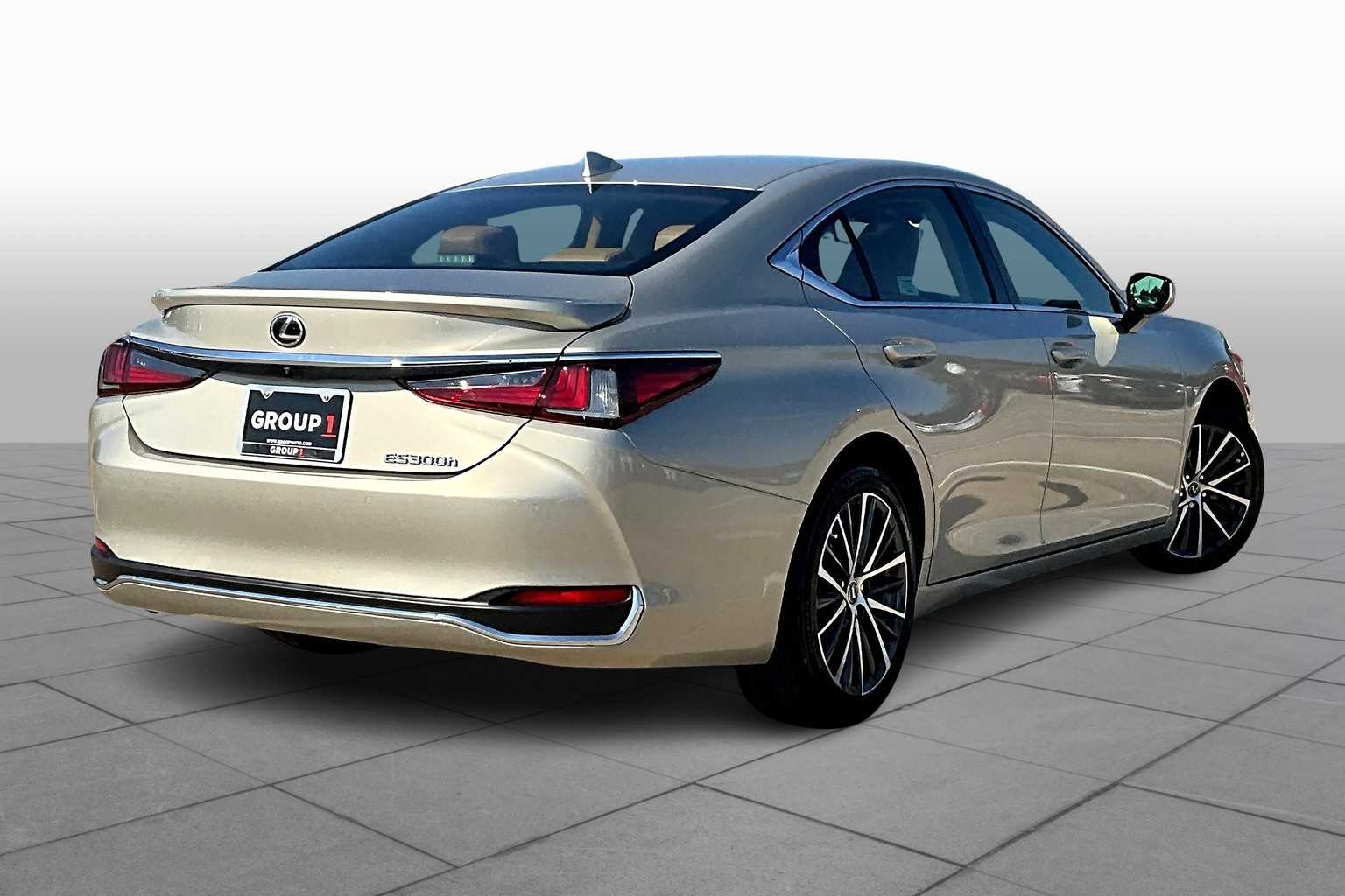 2025 Lexus ES  - 11