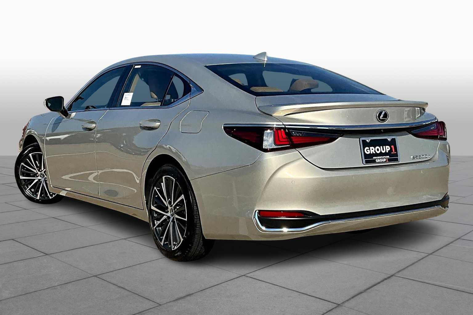 2025 Lexus ES  - 10