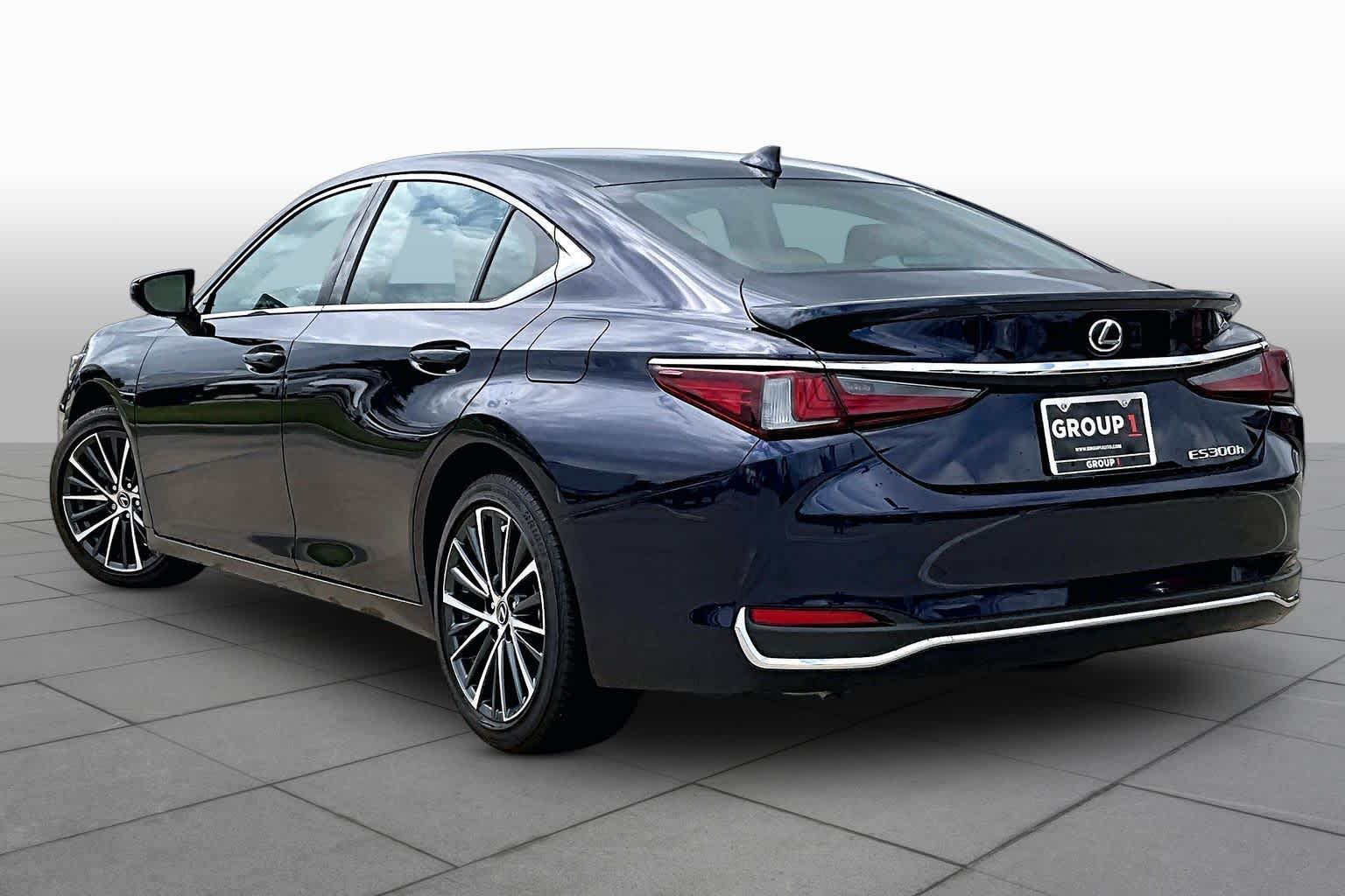 2025 Lexus ES 300h - 11