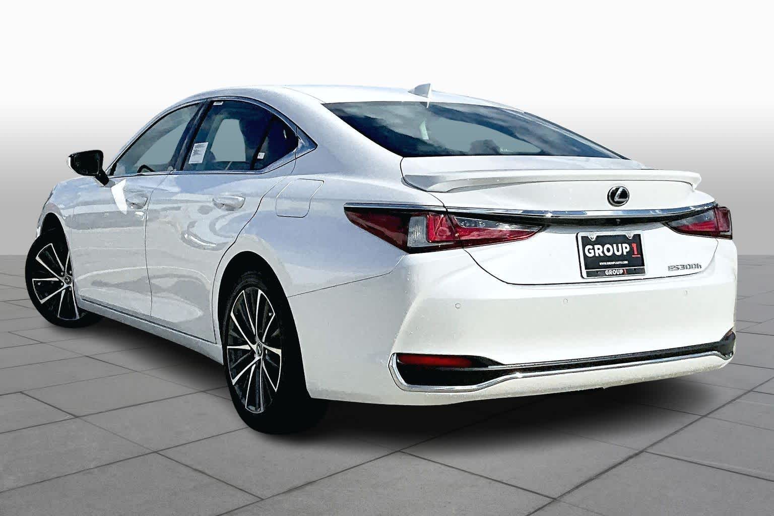 2025 Lexus ES  - 10