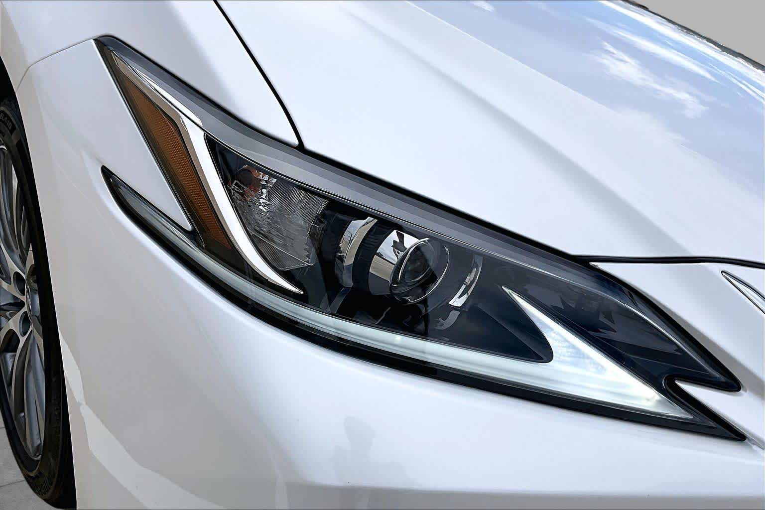 2020 Lexus ES 350 photo 28 of 37