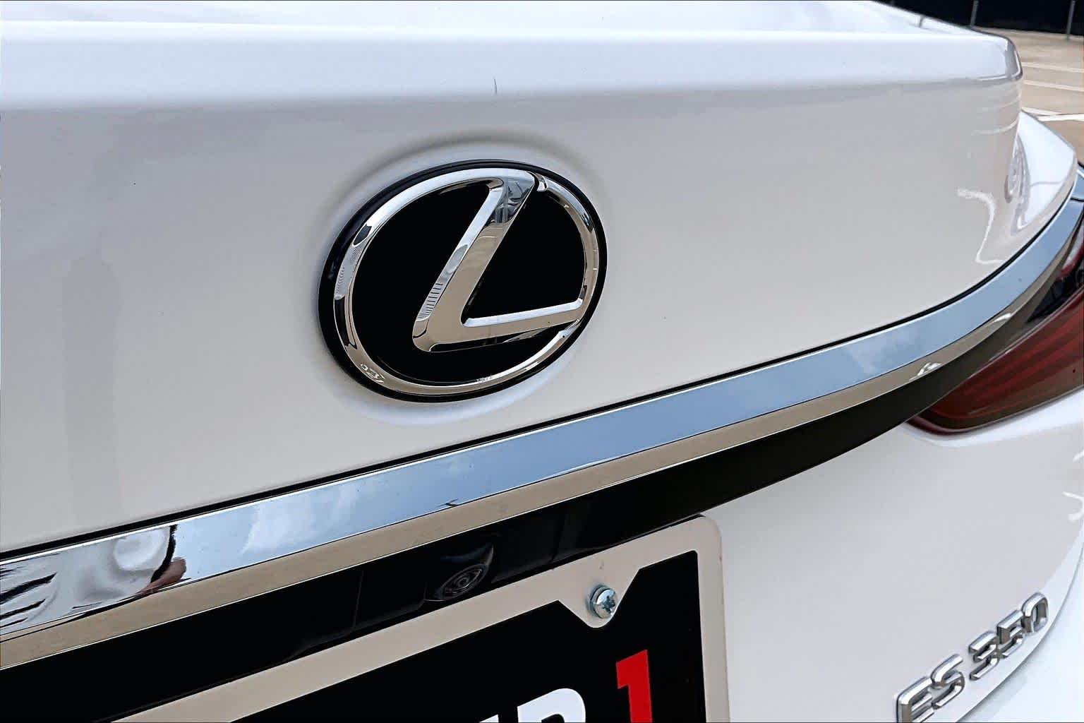 2020 Lexus ES 350 photo 31 of 37