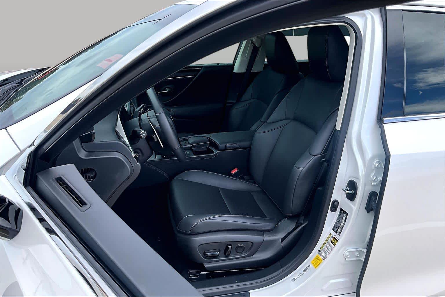 2020 Lexus ES 350 photo 8 of 37