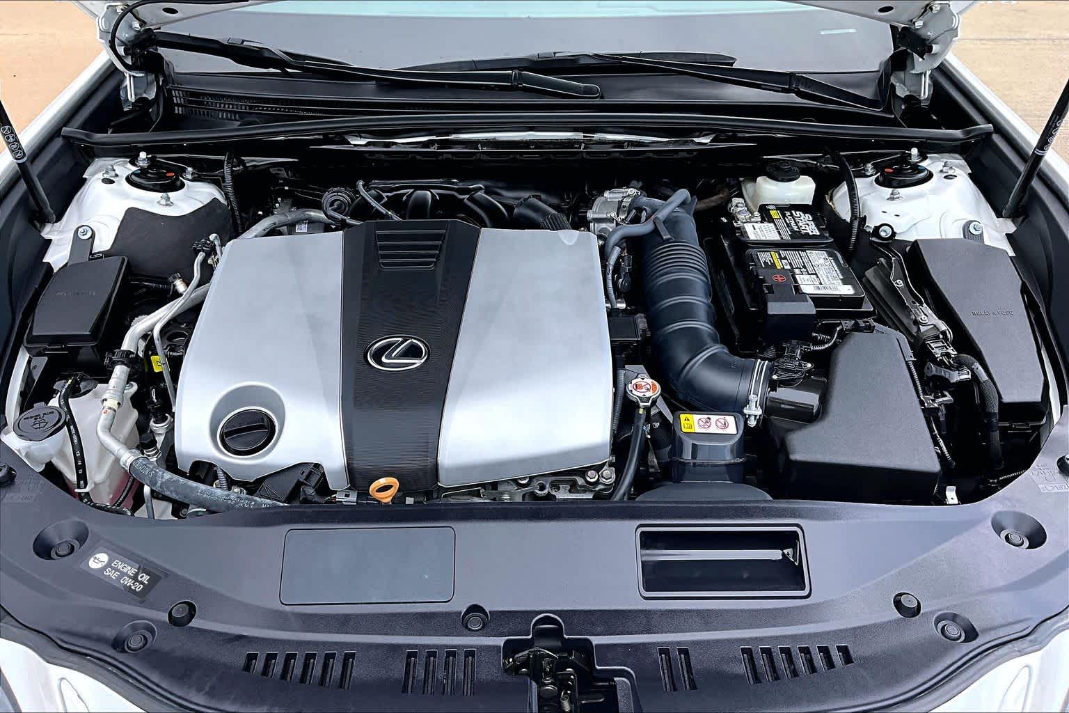 2020 Lexus ES 350 photo 32 of 37
