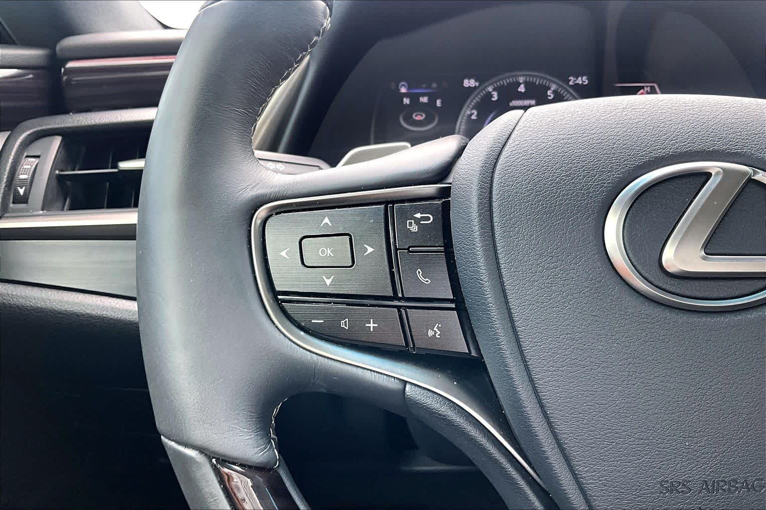 2020 Lexus ES 350 photo 24 of 37